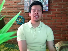 Le pague a un musculoso vergon para que me quitara la virginidad  (Relato sexual)