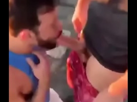 FUDENDO COM e DOIS PUTOS NO TERRA&Ccedil;O DO MEU PREDIO