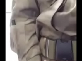 Polic&iacute;a se masturba mientras trabaja